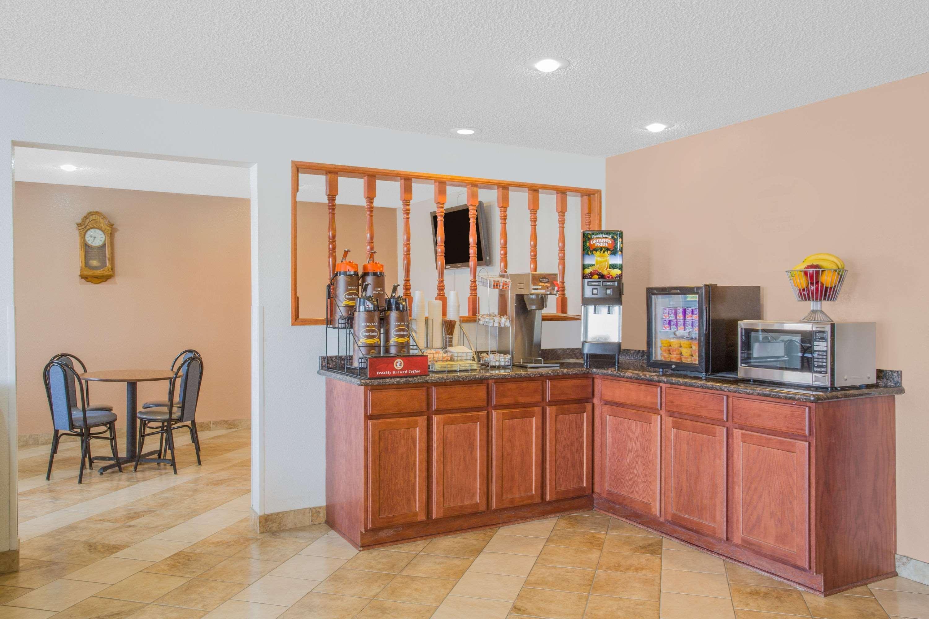 Super 8 By Wyndham Nv