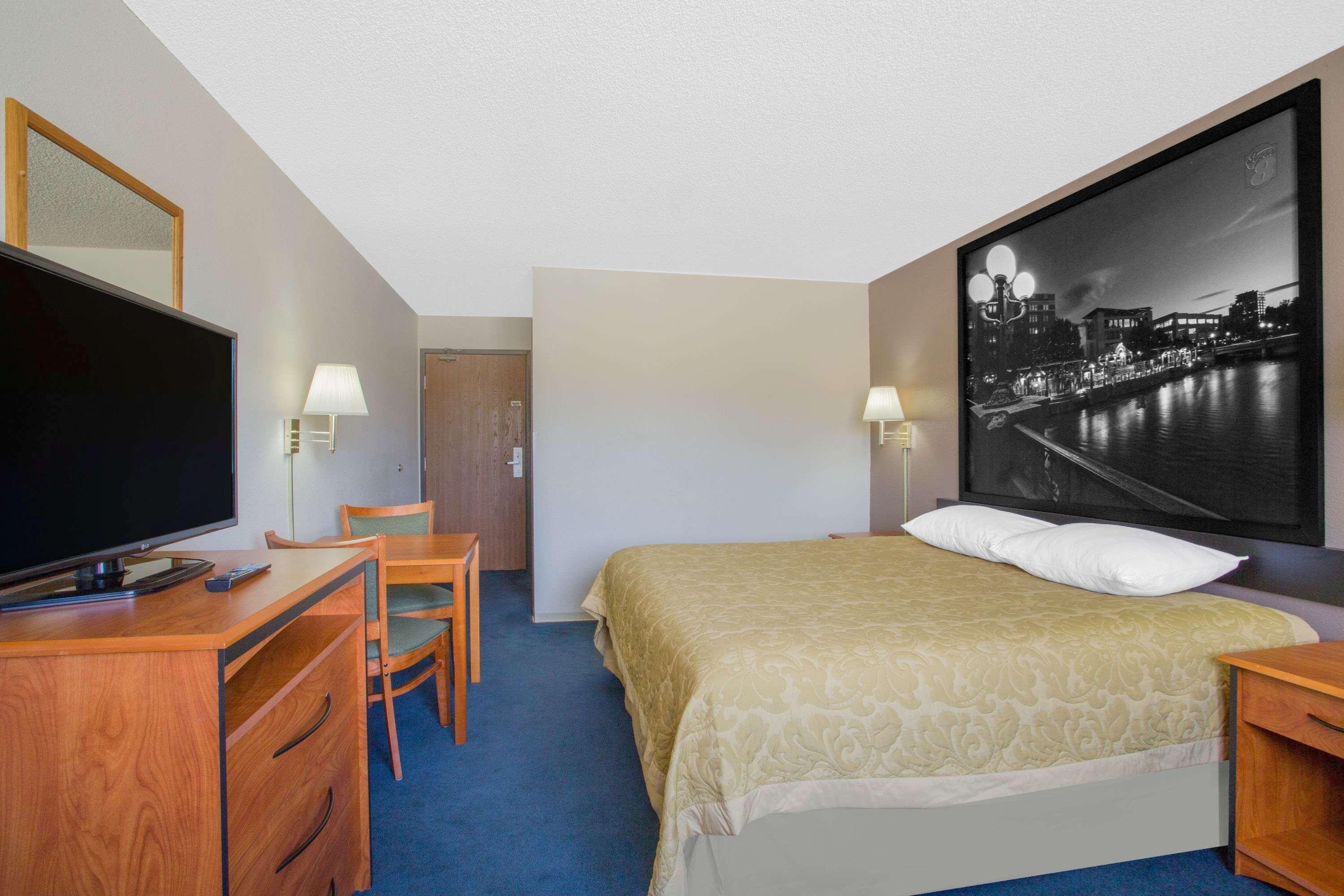 Super 8 By Wyndham Nv Hotel 2*