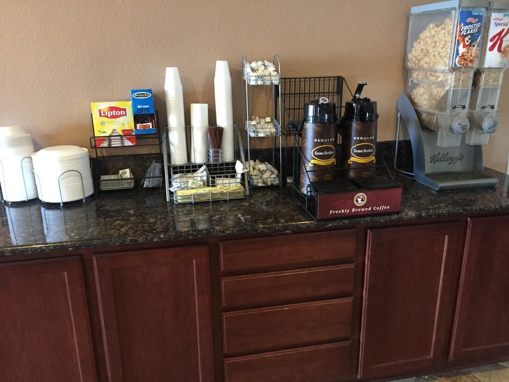 Super 8 By Wyndham Nv Hotel